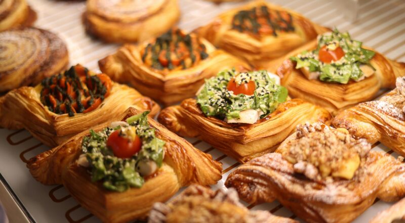 Zdjęcie do artykułu: Przekąski z ciasta francuskiego – szybkie i efektowne